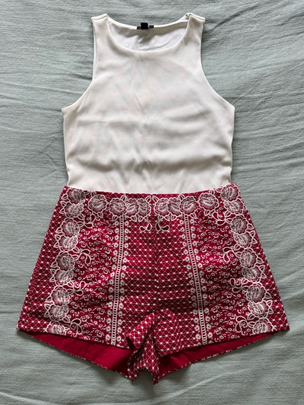 4/$20 - H&M Red Embroidered Ethnic Shorts Boho (size 6 small)
